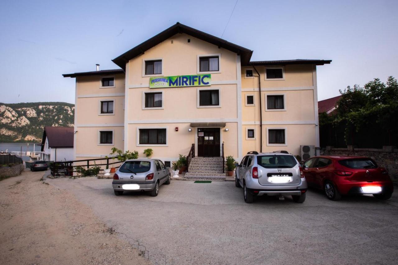 Pensiunea Mirific Dubova Esterno foto